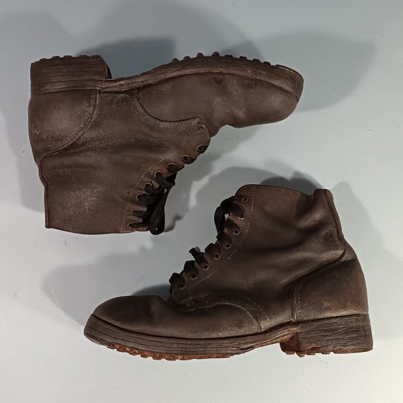 BRODEQUINS TROUPE CHAUSSURES MILITAIRE CLOUTES MODELE 1941 TOUTES ARMES TAILLE 42/43